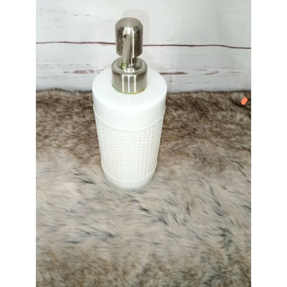 White Textured Ceramic‎ Soap Dispenser With Silver Pump